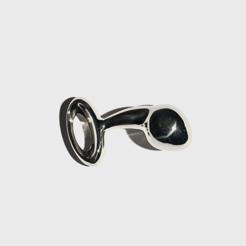 Luxy Medium plug on grey background