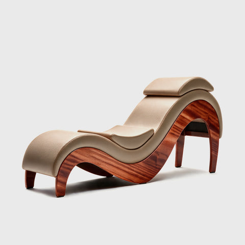 Supervio Signature chaise in Synleather Gold with solid sapele wood frame