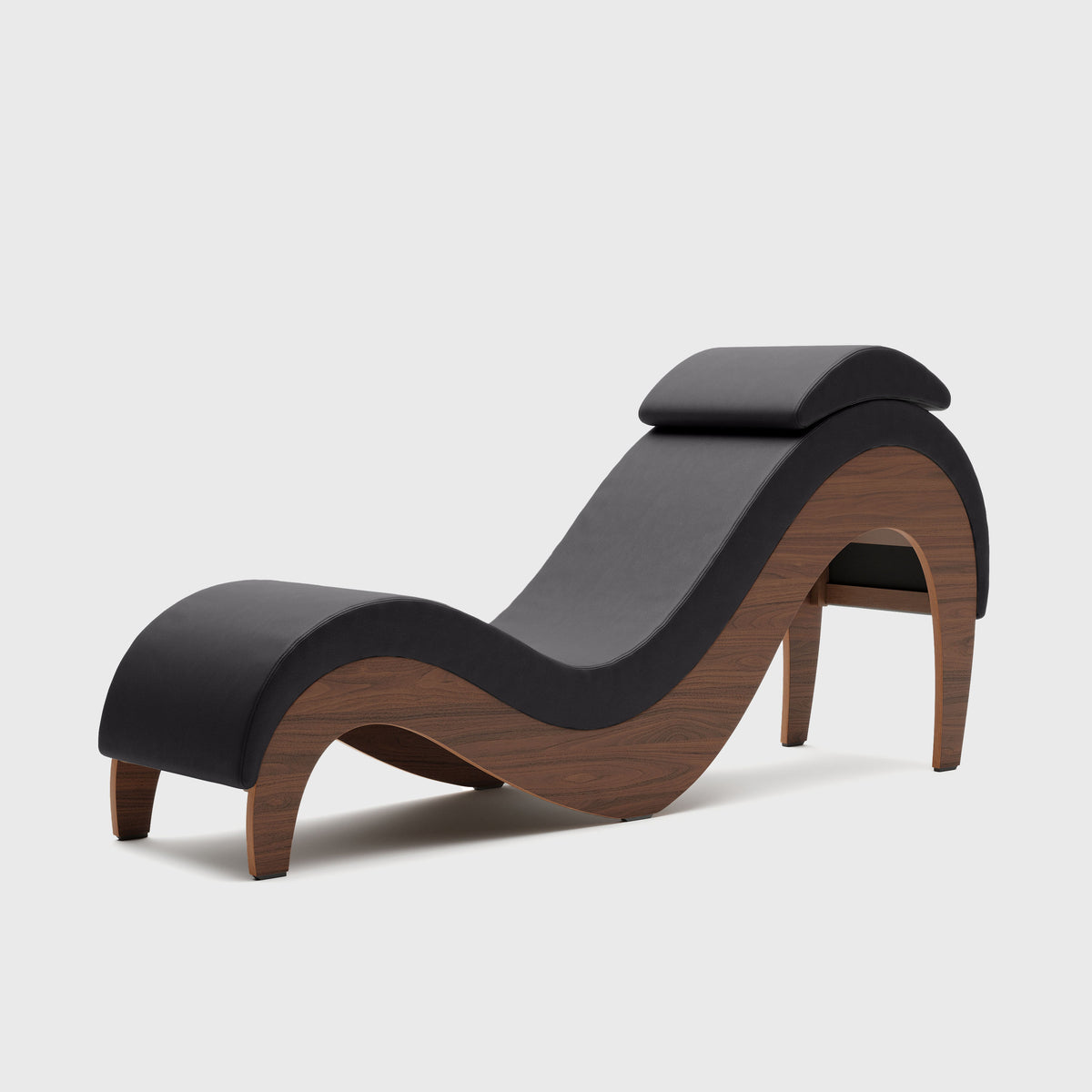 Supervio chaise in SynLeather Black with walnut frame