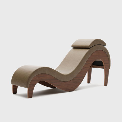 Supervio chaise in Synleather Saddle with walnut frame